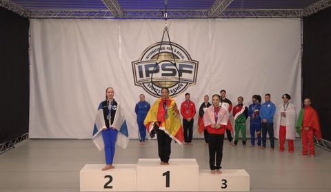 Iida Ultra Pole -sarjan palkintokorokkeella hopeamitalistina