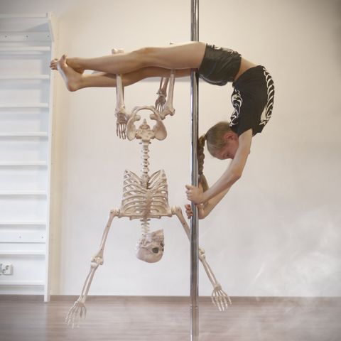 Iida and a skeleton pole dancing. Illustration